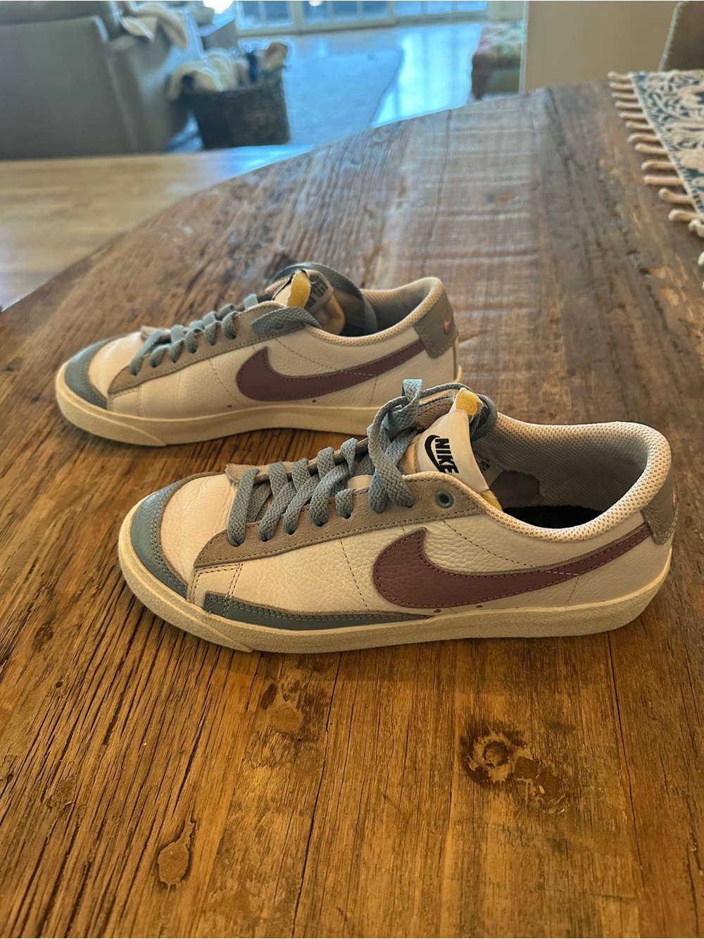 Nike Low-Top Sneakers in Cream with Mauve Swoosh and Light Blue Accents